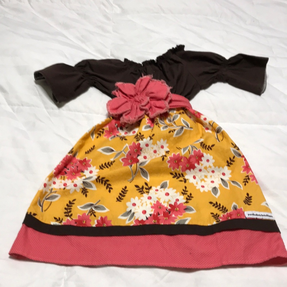 Peekaboo bowtique girls dress size 4T